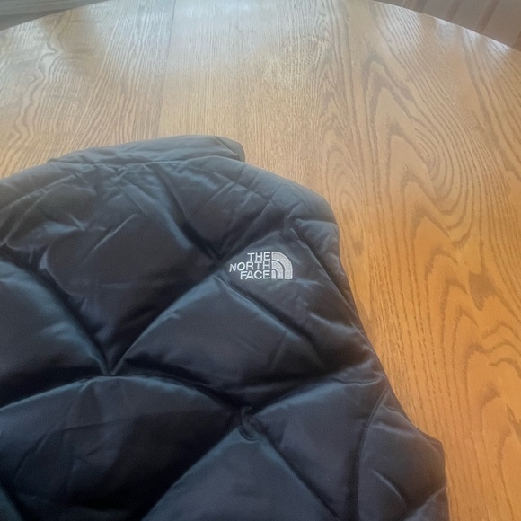 The North Face 550 Black Satin Quilted Puffer Vest Packable Size M - Picture 11 of 11